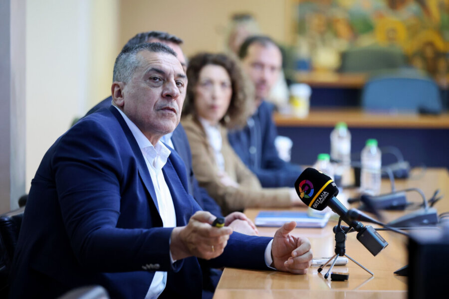 72€ εκατομμύρια λόγια καί μιά παραδοχή