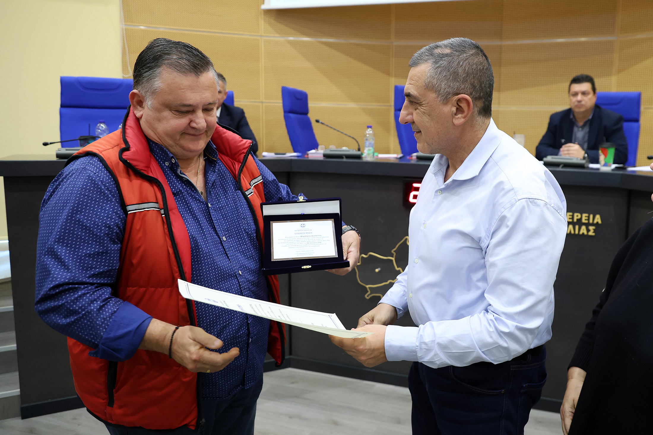 Τελετές , πλακέτες και "καλορυθμισμένοι" αναλυτές