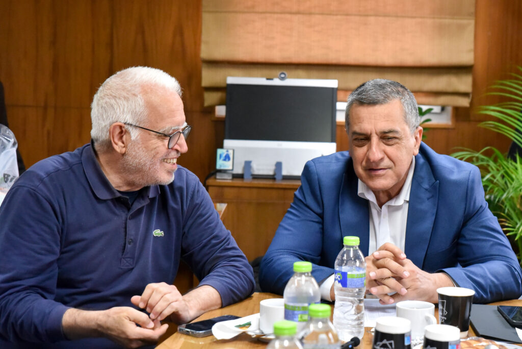 Από την υποχρηματοδότηση στην  —  υπερβολή των λέξεων