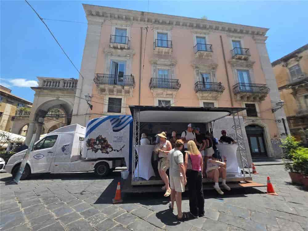 Το 'food truck' ταξιδεύει μέν! Η δέ πραγματικότητα ακολουθεί άραγε;