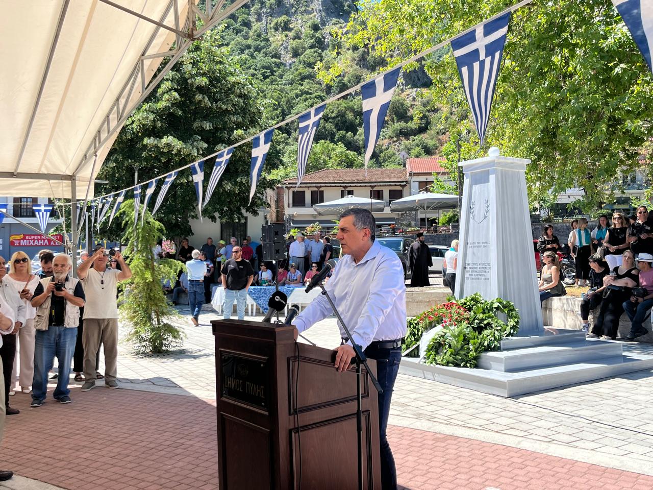 Η Πόρτα της Ιστορίας και η έξοδος προς τις δημόσιες σχέσεις