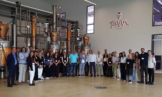 'REWINE' — Όταν το ευρωπαϊκό 'Upskilling' συνάντησε το Θεσσαλικό τσίπουρο!