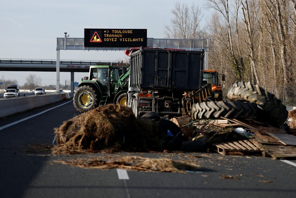 Ξεχειλίζει η οργή των