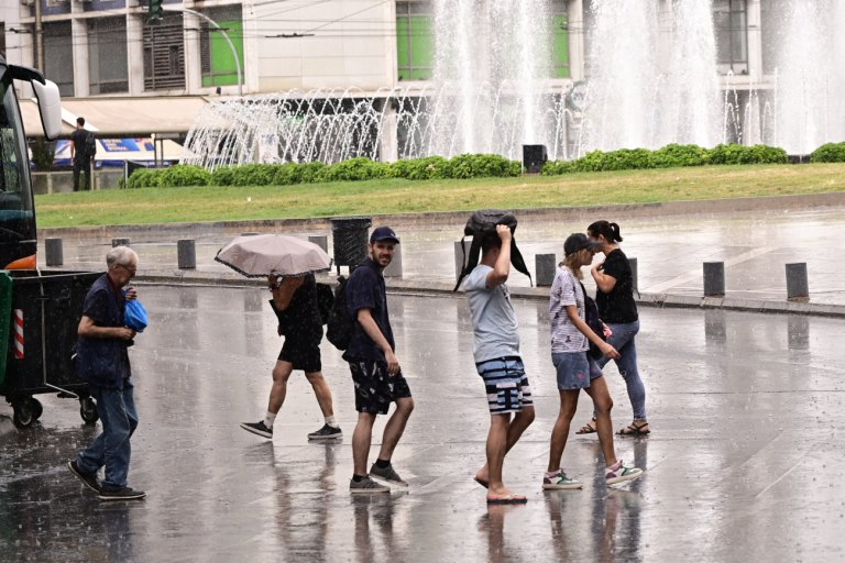 Αλλάζει ο καιρός με μικρή πτώση θερμοκρασίας και καταιγίδες  Βροχές και στην Αττική