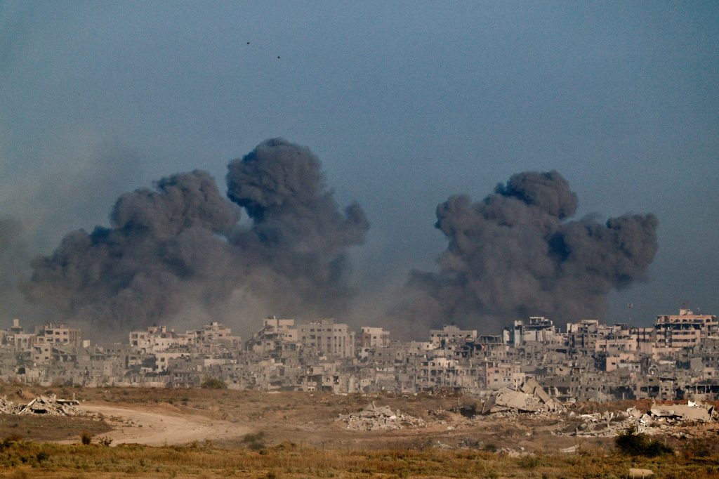 Η μεγάλη ώρα της Γάζας: Ενας λαός αναζητεί πατρίδα και ο πλανήτης συγκλονίζεται από τις ισραηλινές βόμβες  Η κίνηση του Στάρμερ