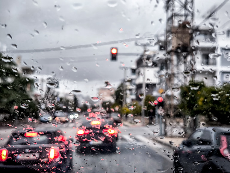 Άστατος ο καιρός την Κυριακή  Πού αναμένονται βροχές και καταιγίδες