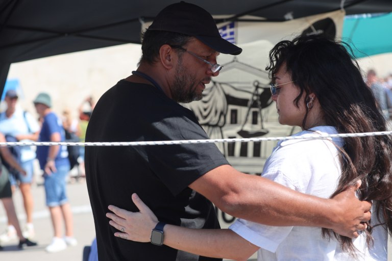 Αθήνα: Μαθητές στο πλευρό του Πάνου Ρούτσι  Μια αγκαλιά αλληλεγγύης και στήριξης