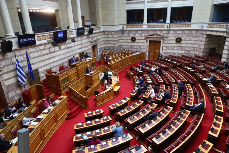 Μάχη στη Βουλή για το νέο εργασιακό νομοσχέδιο  Αντιπαράθεση για το 13ωρο