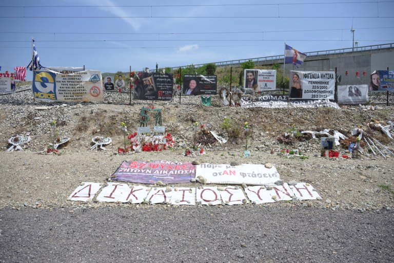 Τέμπη: Ποιοι ευθύνονται που δεν έγιναν οι τοξικολογικές μετά το δυστύχημα