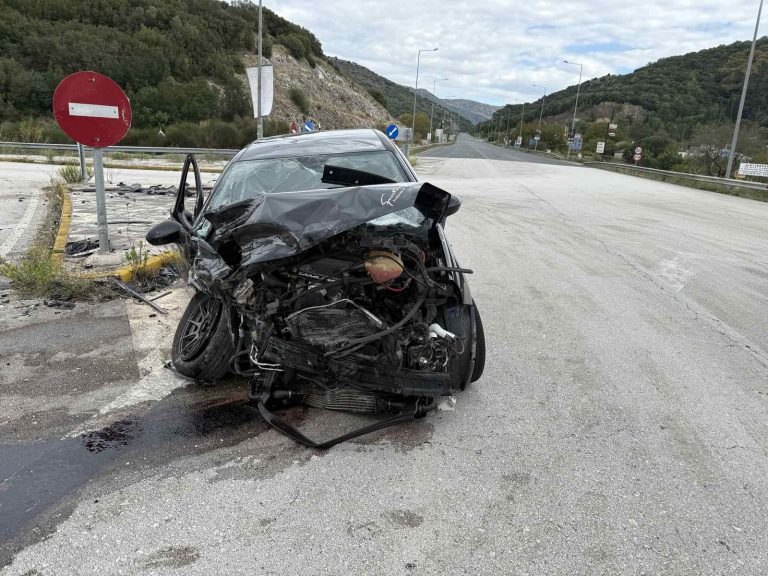 Σοβαρό τροχαίο στη Θεσπρωτία  Στο νοσοκομείο ζευγάρι ηλικιωμένων