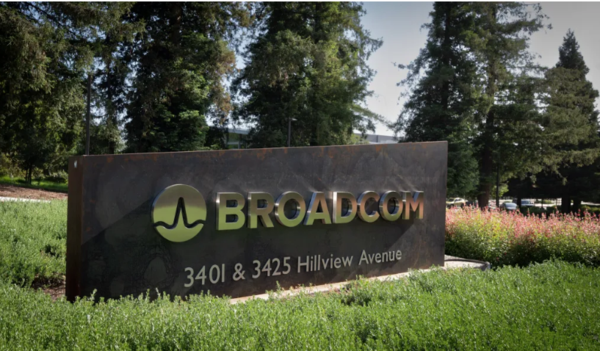 Broadcom: Προβλέπει πωλήσεις 100 δισ. δολ.  Αιχμή τα νέα οπτικά chip