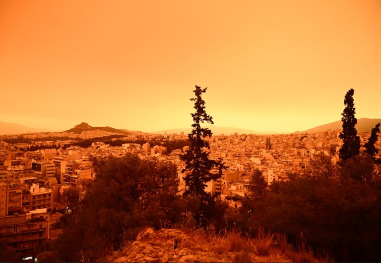 Έρχεται αφρικανική σκόνη από τη Λιβύη και την Αίγυπτο  Πού θα πέσουν λασποβροχές