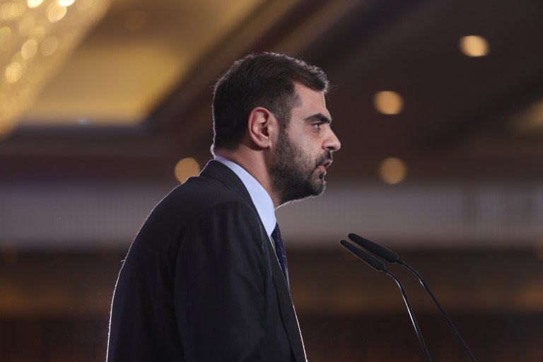 Δίκη για τα Τέμπη στη Λάρισα: Επιτελικό φιάσκο με την αίθουσα  Η γεμάτη αιχμές απάντηση της κυβέρνησης