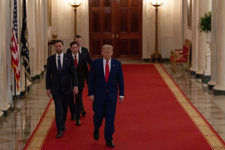 Από τον απομονωτιστή Βανς στο γεράκι Ρούμπιο  Ο πόλεμος στο Ιράν φουντώνει τη μάχη διαδοχής του Τραμπ