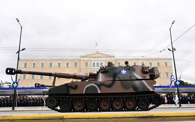 Τη στρατιωτική παρέλαση, στην πλατεία Συντάγματος, θα παρακολουθήσει αύριο ο Κ. Μητσοτάκης