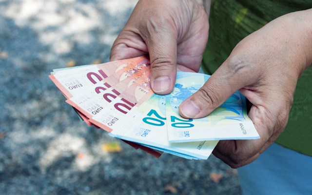 Με υψηλό ρυθμό τρέχουν οι αιτήσεις συνταξιοδότησης  Μειώθηκαν οι εκκρεμείς - Τα στοιχεία του εξαμήνου (πίνακες)