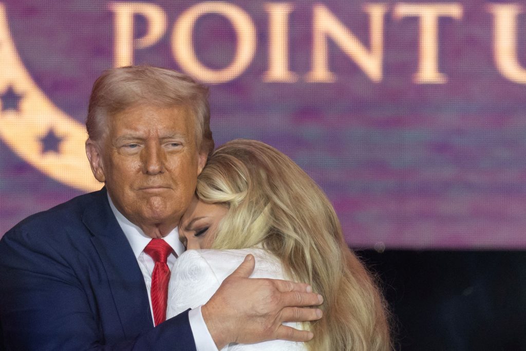 Μάρτυρας για το MAGA ο Τσάρλι Κερκ