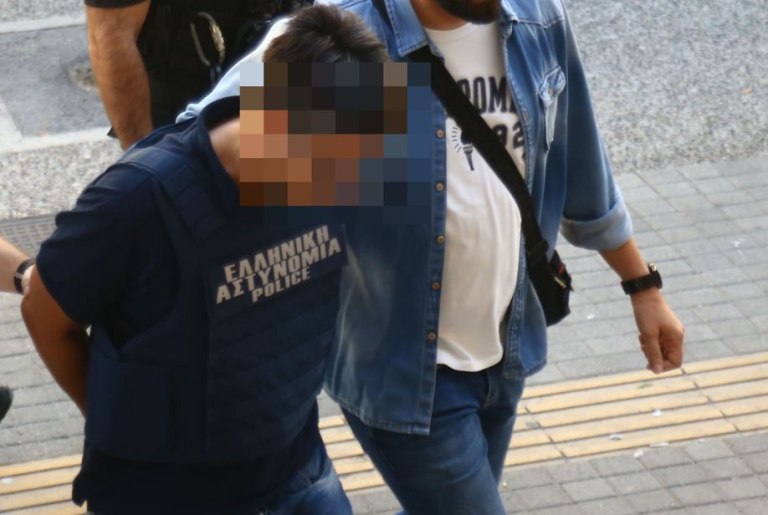 Θεσσαλονίκη: Δίωξη για ανθρωποκτονία από πρόθεση στον 50χρονο αδελφοκτόνο  Θόλωσα και έχασα τον έλεγχο