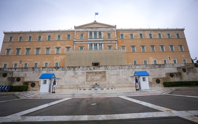 Βουλή: Στην ολομέλεια την Τρίτη το νομοσχέδιο για την κοινωνική αντιπαροχή