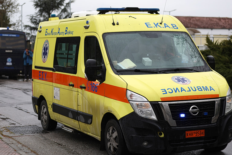 Θεσσαλονίκη: Άνδρας ανασύρθηκε χωρίς τις αισθήσεις του από δύσβατο σημείο  Μεταφορά μέσω θαλάσσης