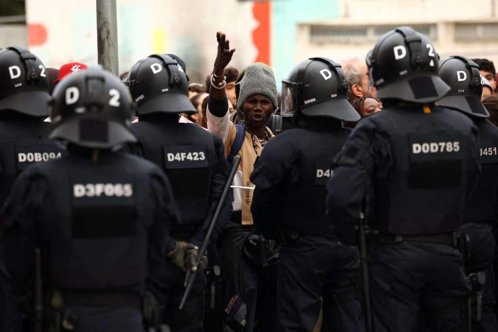 Ισπανία: Εκατοντάδες