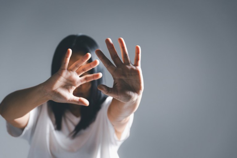 Χανιά: 38χρονη πήγε στο νοσοκομείο με σημάδια ξυλοδαρμού  Γιατρός ειδοποίησε την αστυνομία, συνελήφθη ο σύντροφός της