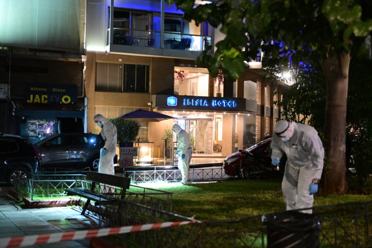 Έκρηξη στη Μιχαλακοπούλου: Είδα έναν με κουκούλα και μάσκα  Τι λέει ο ιδιοκτήτης της ντισκοτέκ