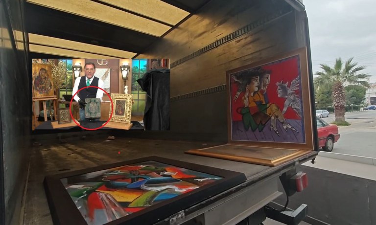 Τσαγκαράκης: Κατηγορείται για αρχαιοκαπηλία, πλαστογραφία και απάτη  Κατασχέθηκαν πίνακες, αμφορείς, εικόνες και 200.000 ευρώ