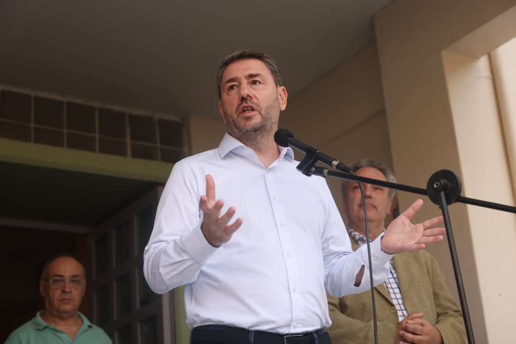 ΠΑΣΟΚ: Σύγκρουση για προγράμματα και συνθήματα