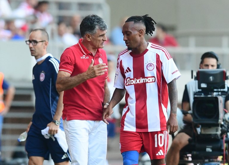 Ολυμπιακός: Πρόβλημα με Ζέλσον Μαρτίνς και αναγκαστική αλλαγή με Πανσερραϊκό