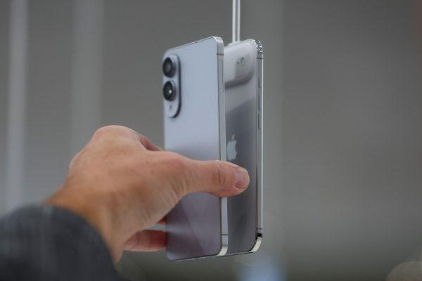 Smartphone: Στροφή στην AI  Πόσα θα ξοδέψουμε για GenAI συσκευές