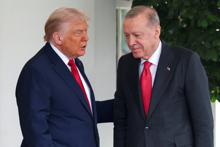 Ερντογάν: Επικοινωνία με τον Τραμπ  Υπέρ του σχεδίου για τη Γάζα, ζητά να σταματήσουν οι επιθέσεις του Ισραήλ