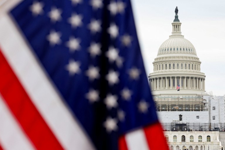 Οι ΗΠΑ προς δεύτερη εβδομάδα δημοσιονομικής παράλυσης  Πού ρίχνουν οι πολίτες την ευθύνη