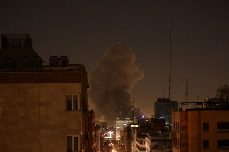 Αεροπορικές επιδρομές στην Τεχεράνη  Διακόπηκε μετά από πλήγμα η μετάδοση της κρατικής τηλεόρασης