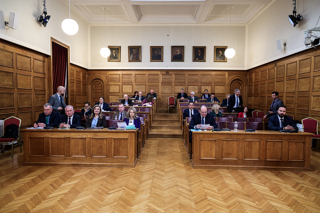 Αγριες διαθέσεις και από τον διάδοχο της Λάουρα Κοβέσι