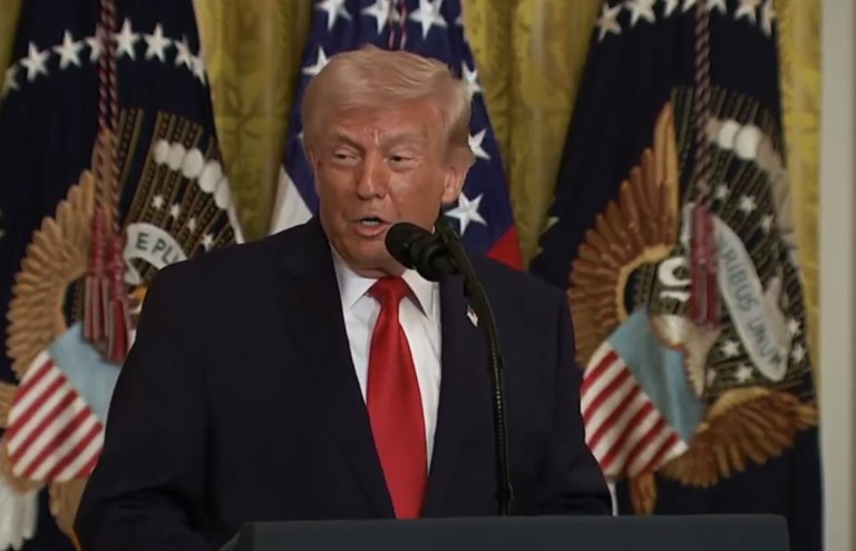 Ιράν: Ο πόλεμος εξελίσσεται πολύ γρήγορα και όλα πάνε πολύ καλά, δηλώνει ο Τραμπ