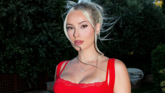 Άννα Θεοδωρίδη: Τελευταίες μέρες με την κοιλίτσα  Η φωτογραφία με εσώρουχα λίγο πριν γεννήσει