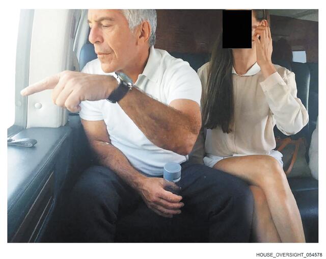 Η μητέρα μου με έσωσε: Συγκλονίζει μοντέλο που γλίτωσε από το δίκτυο του Τζέφρι Έπσταϊν