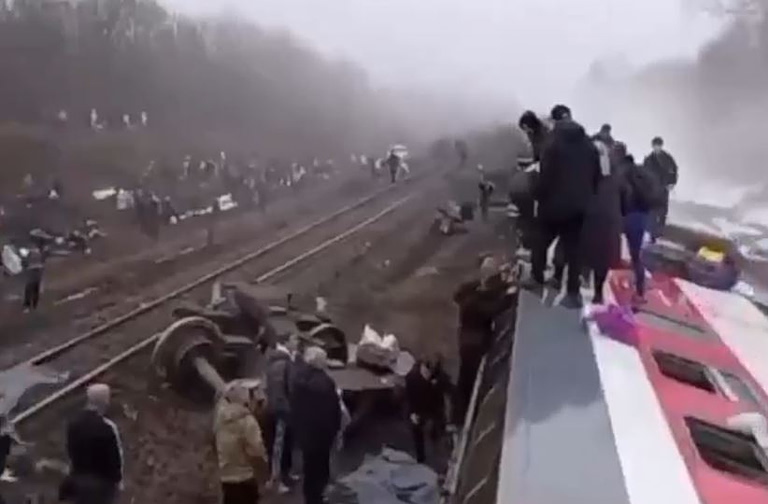 Ρωσία: Τουλάχιστον 22 άνθρωποι τραυματίστηκαν σε εκτροχιασμό τρένου