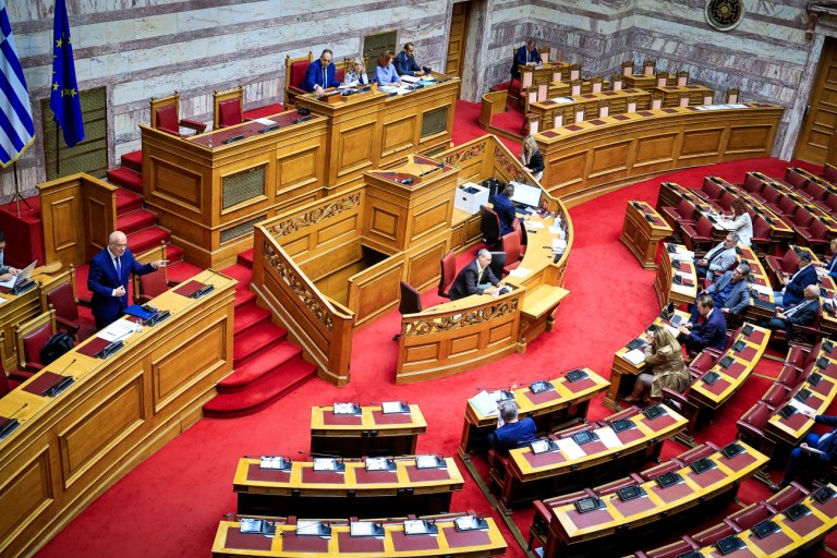 Άγριες κόντρες στη Βουλή Φλωρίδη-Μάντζου και Γιαννούλη με φόντο τη δικαιοσύνη: Είστε πολιτικά ψεύτης, συκοφάντης και αχρείος