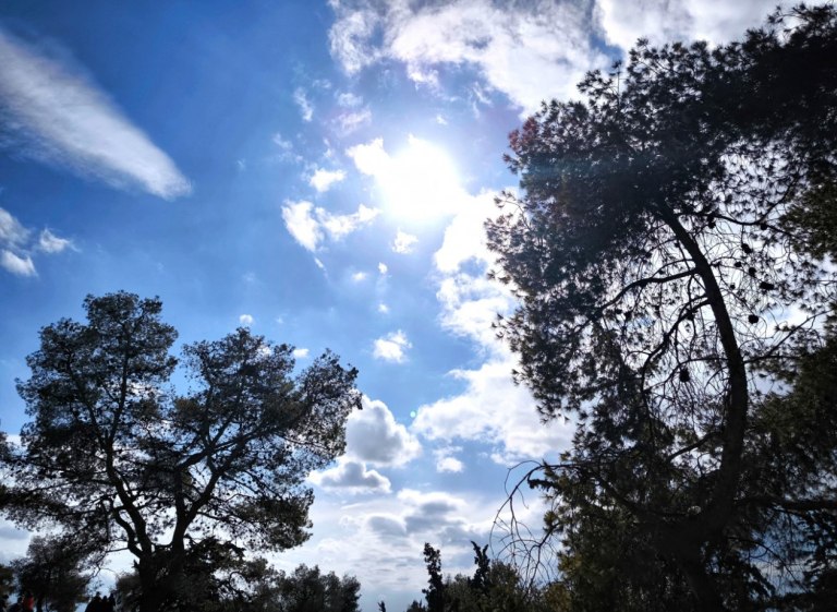 Αίθριος καιρός την Κυριακή, με θερμοκρασίες έως 34C  Πότε και πού θα βρέξει