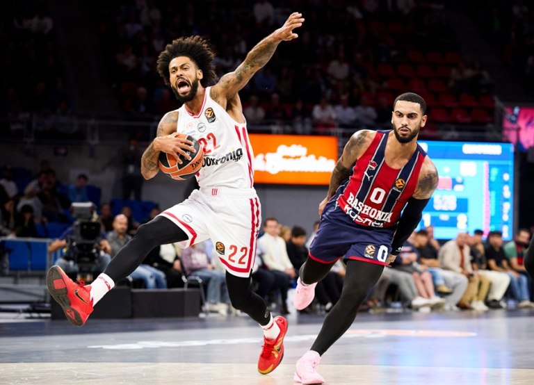 Μπασκόνια  Ολυμπιακός 96-102: Καθάρισαν Βεζένκοφ και Ντόρσεϊ