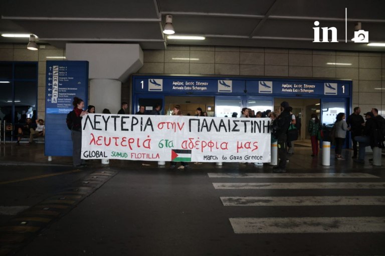 Το in στο Ελ. Βενιζέλος στην επιστροφή των ελλήνων που συμμετείχαν στην αποστολή του Global Sumud Flotilla