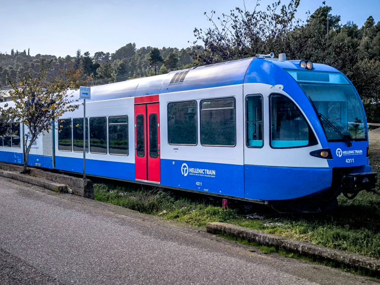 Τρένο συγκρούστηκε με