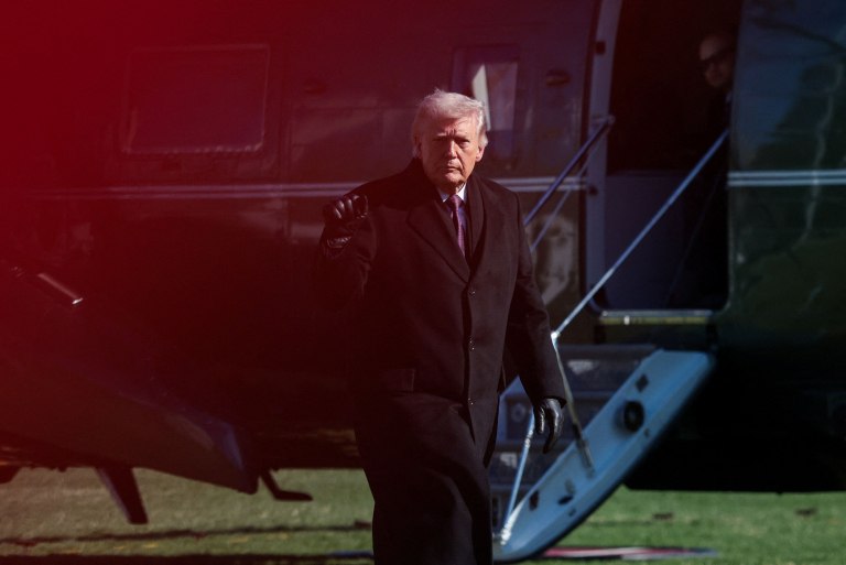 Ο Τραμπ αποκαλεί δειλούς τους νατοϊκούς συμμάχους των ΗΠΑ