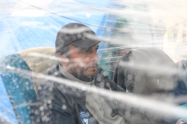 Τέμπη: Ξεμπροστιάζει Γεωργιάδη ο Ρούτσι  Όταν μιλάει να σκύβει το κεφάλι του