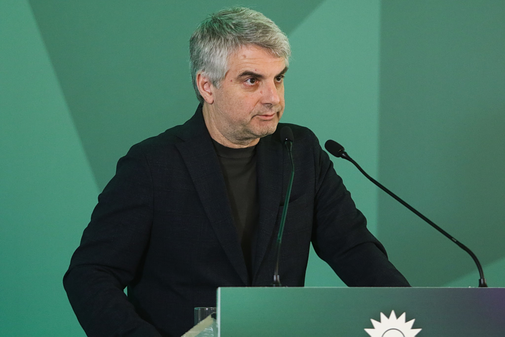 ΠΑΣΟΚ: Παραδίδει την έδρα του ο Οδυσσέας Κωνσταντινόπουλος