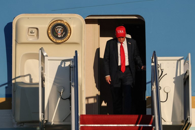 Νάμπια, Αμπερ-Μπαϊτζάν, Θηλή  Η γεωγραφία Τραμπ