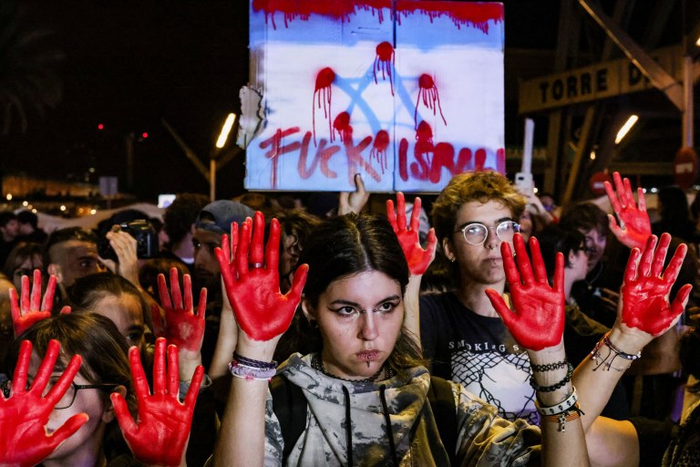 Γάζα: Ένα σκάφος πλέει ακόμα προς τον θύλακα  Παγκόσμιος ξεσηκωμός και απεργία στην Ιταλία