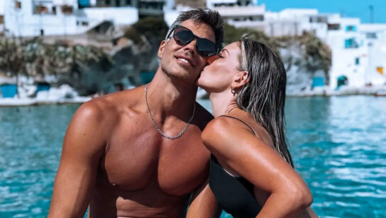 Αθηνά Οικονομάκου: Απόδραση στους Παξούς με τον Bruno Cerella  Μαζί και τα παιδιά της ηθοποιού